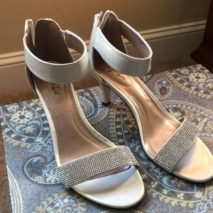 Perfect wedding or formal wear heels.